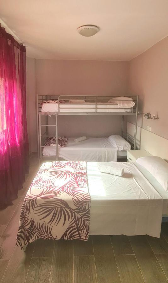 Hostal La Cabana Salou Buitenkant foto