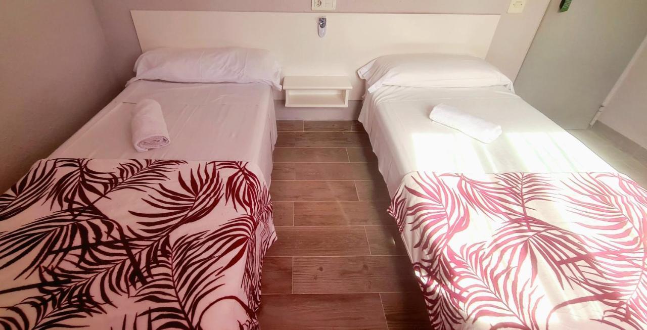 Hostal La Cabana Salou Buitenkant foto