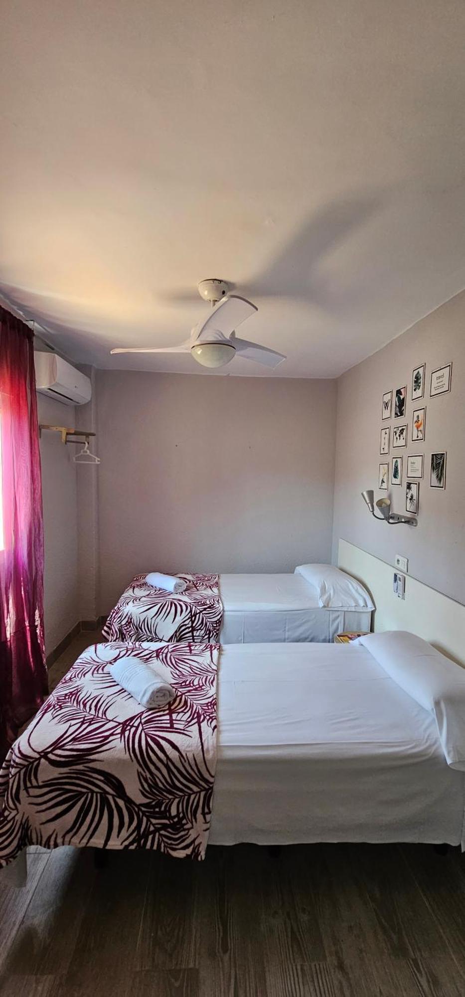 Hostal La Cabana Salou Buitenkant foto
